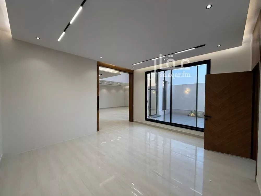 5 bedroom villa in Al Mahdiyyah 12