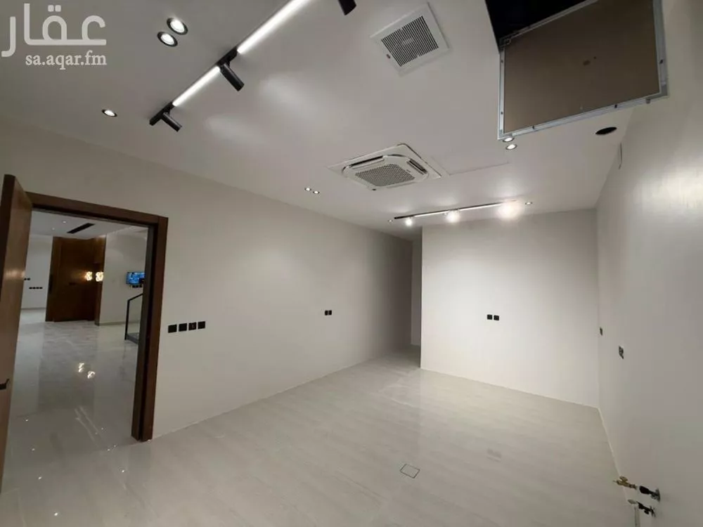 5 bedroom villa in Al Mahdiyyah 18