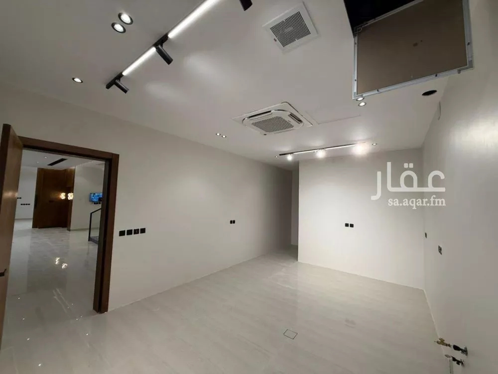5 bedroom villa in Al Mahdiyyah 9