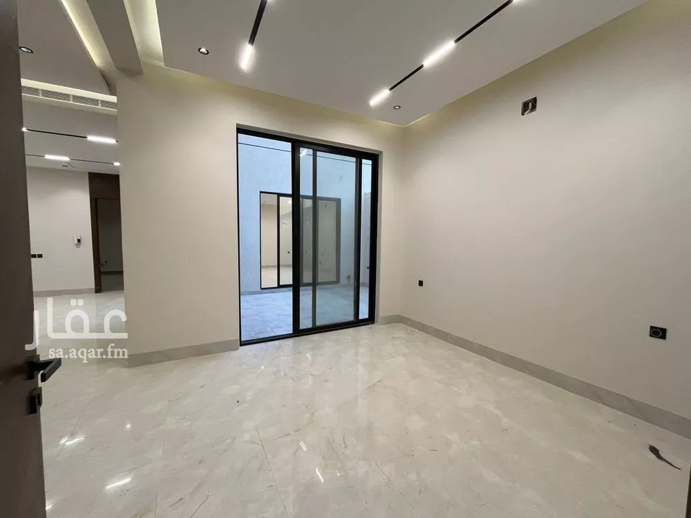 5 bedroom villa in Al Mahdiyyah 2