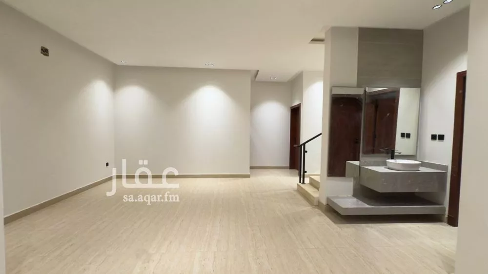 فيلا 5 غرف في الشرق 9