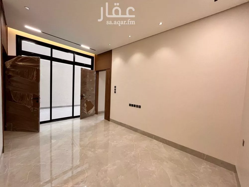 5 bedroom villa in Al Mahdiyyah 4