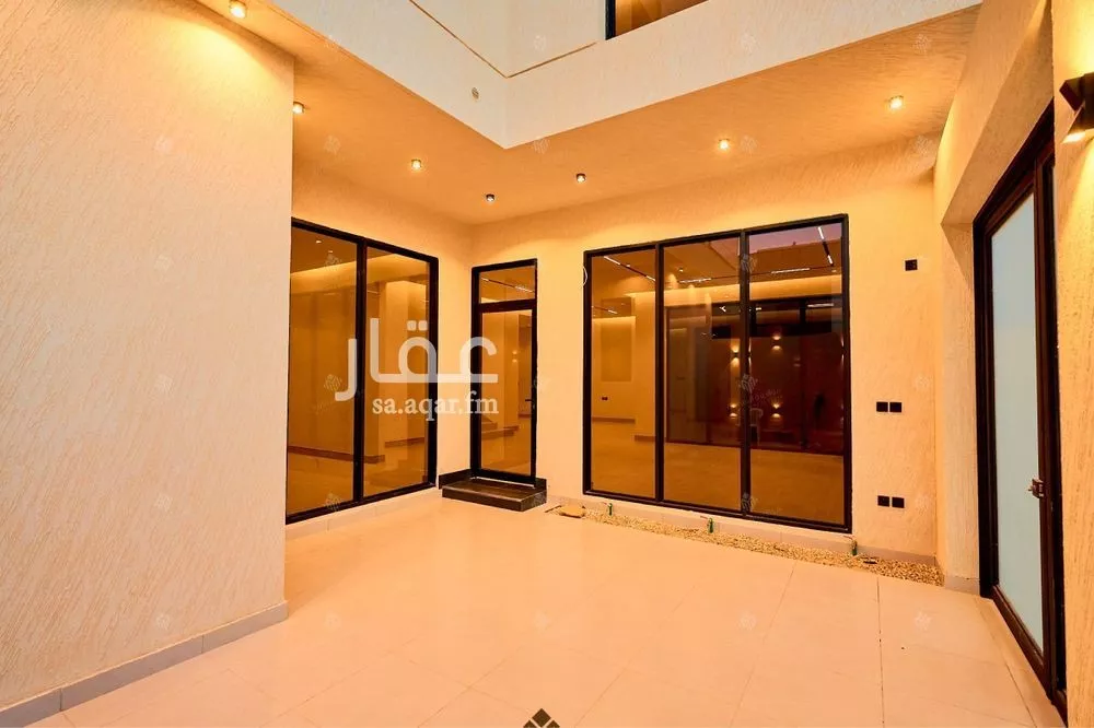 5 bedroom villa in Al Mahdiyyah 6