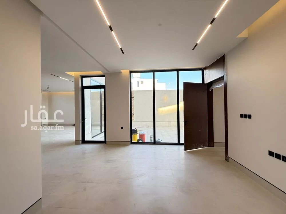 6 bedroom villa in Al Mahdiyyah 11