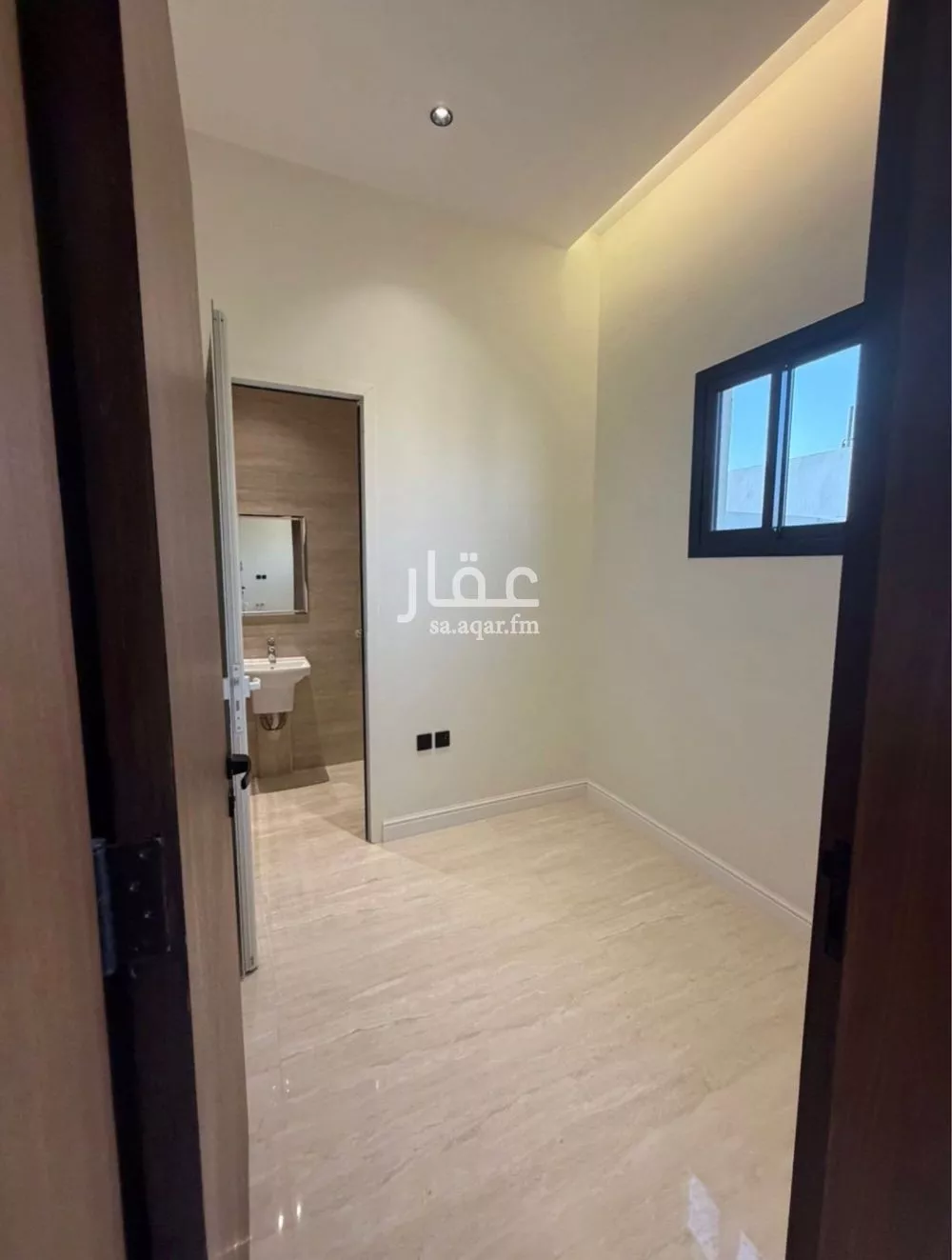 فيلا 5 غرف في الملقا 8