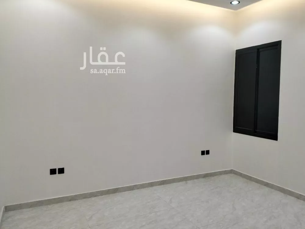 فيلا 5 غرف في عكاظ 10