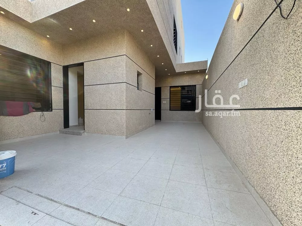 6 bedroom villa in Al Zahrah 2