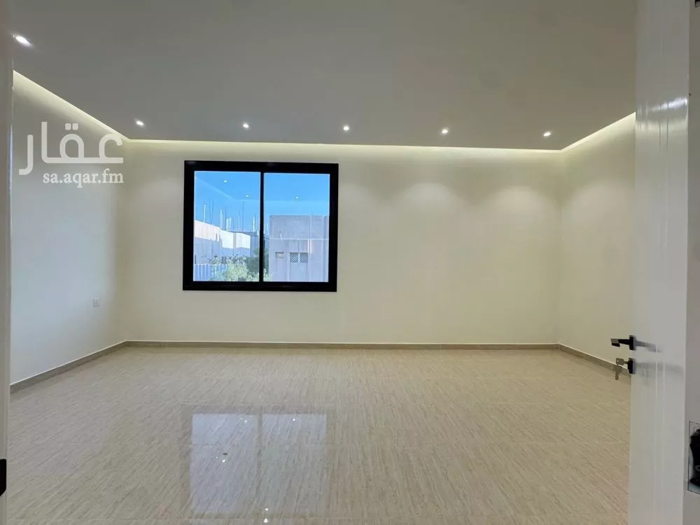 6 bedroom villa in Al Zahrah 11