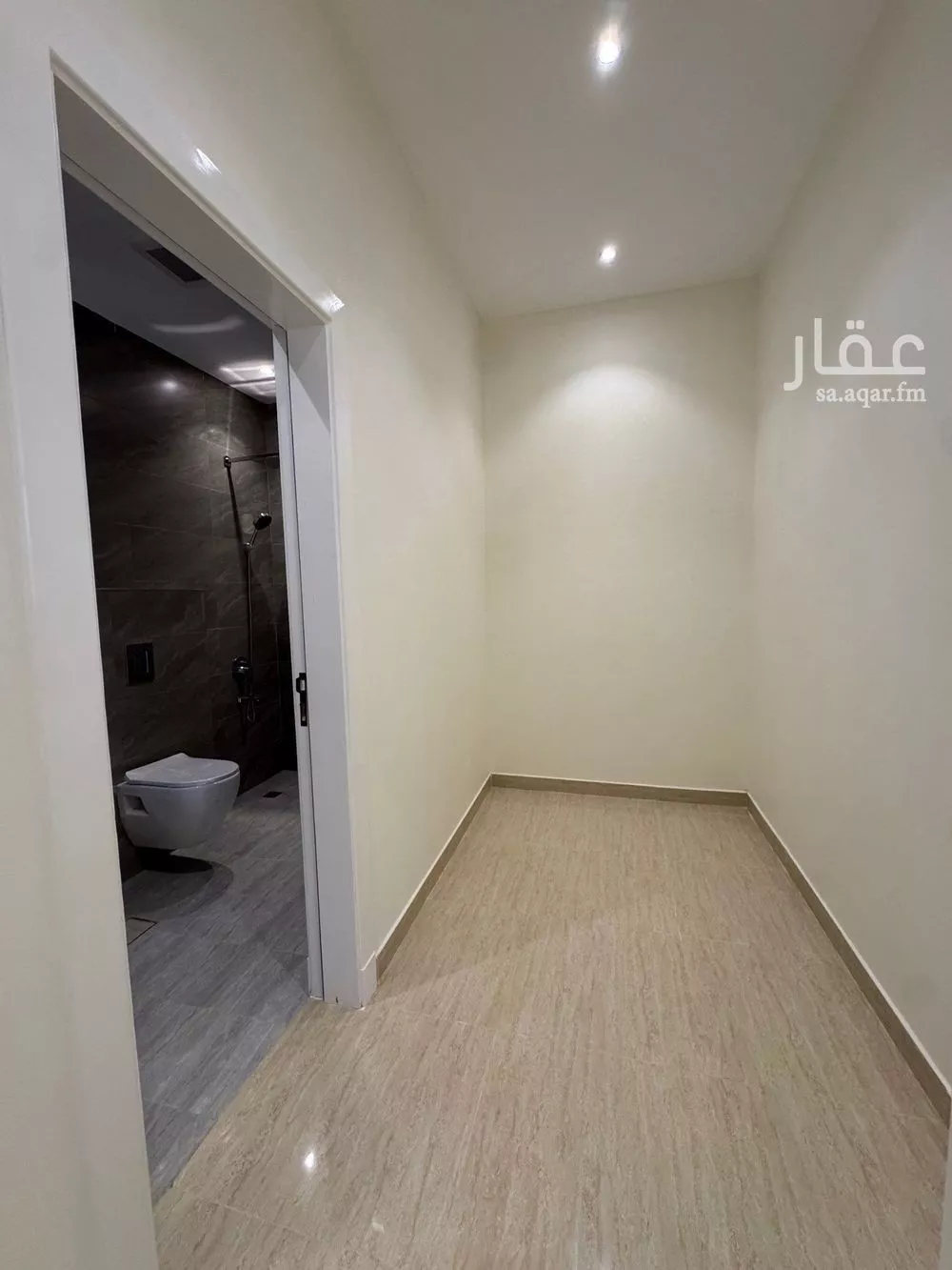 6 bedroom villa in Al Zahrah 21