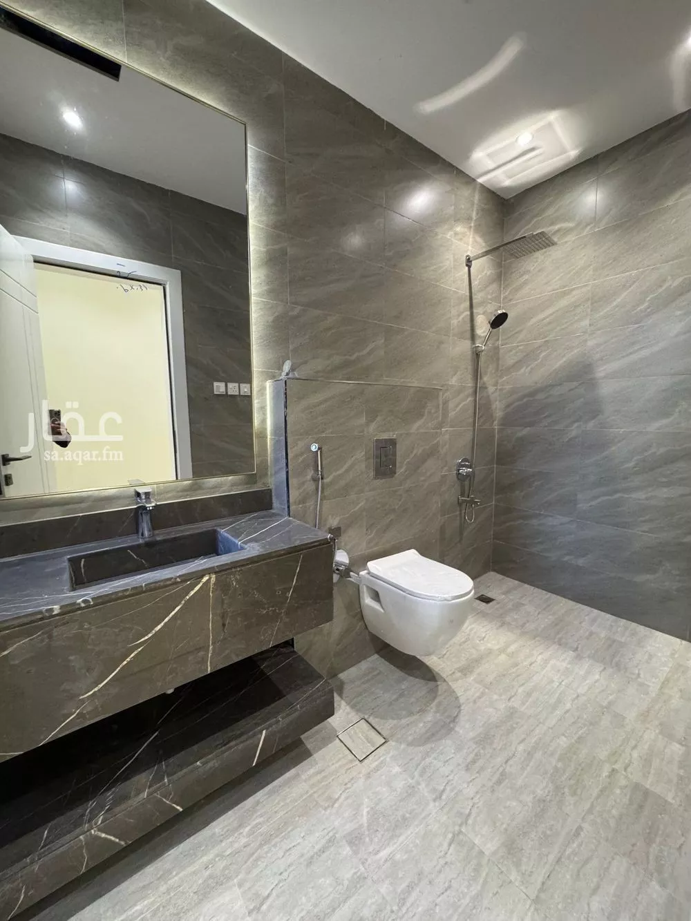 6 bedroom villa in Al Zahrah 23