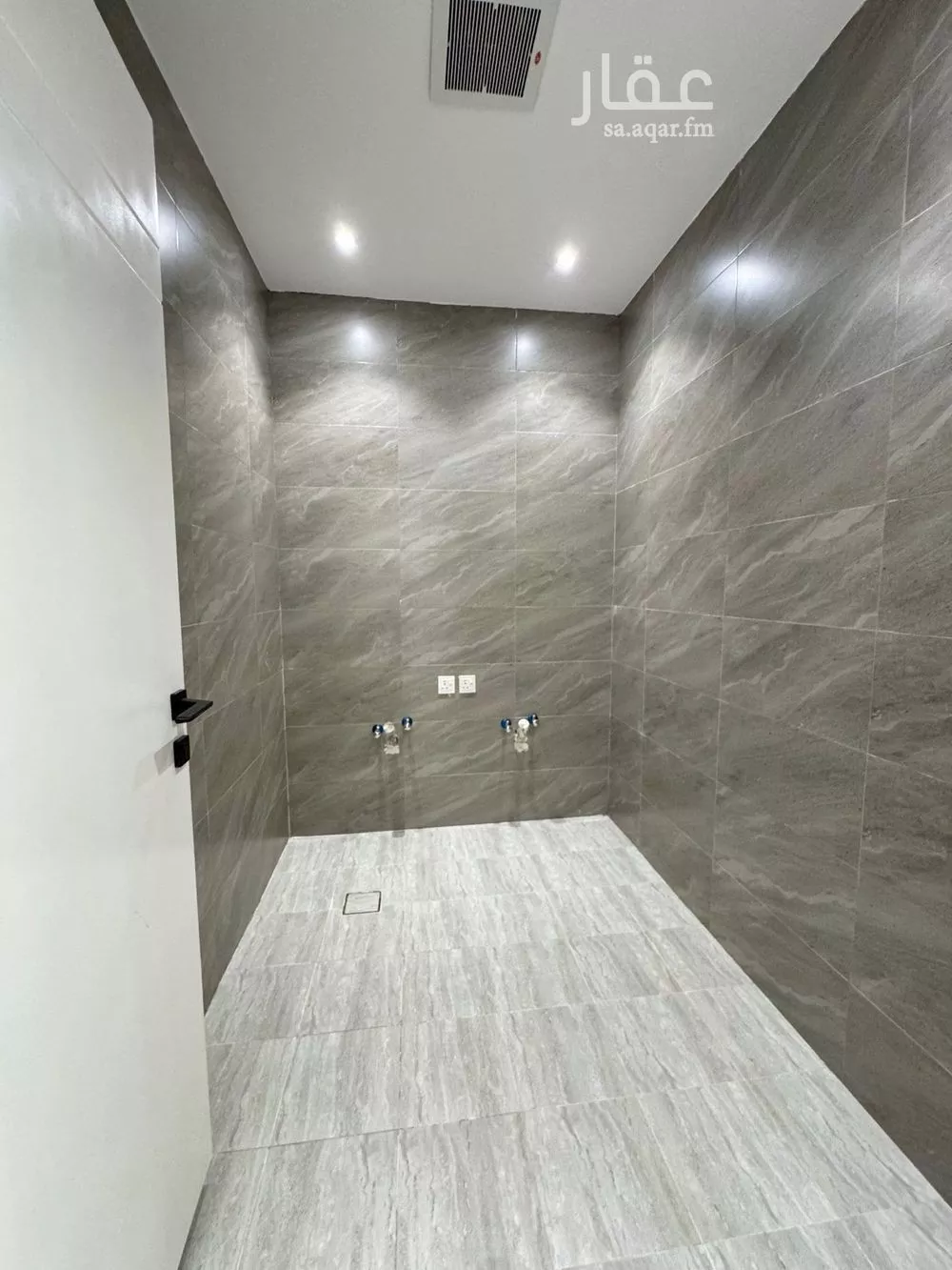 6 bedroom villa in Al Zahrah 28