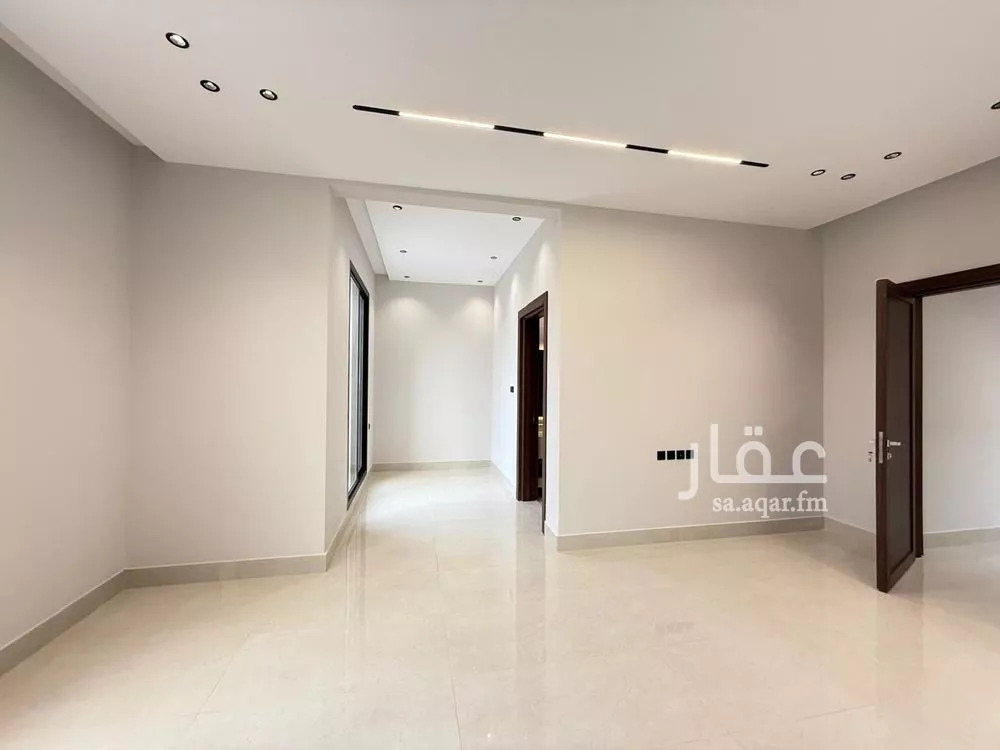 6 bedroom villa in Al Mahdiyyah 3