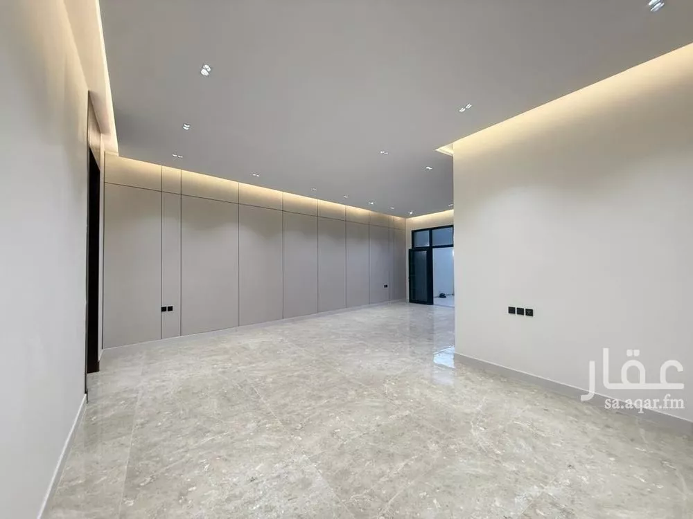 5 bedroom villa in Al Mahdiyyah 21
