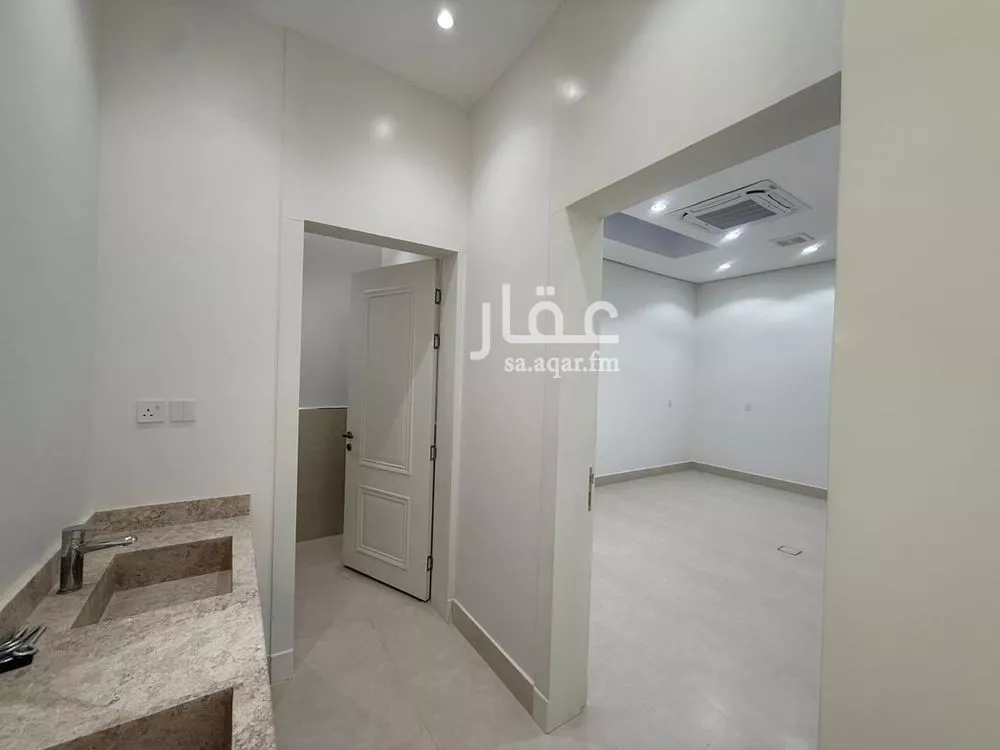 5 bedroom villa in Al Mahdiyyah 13