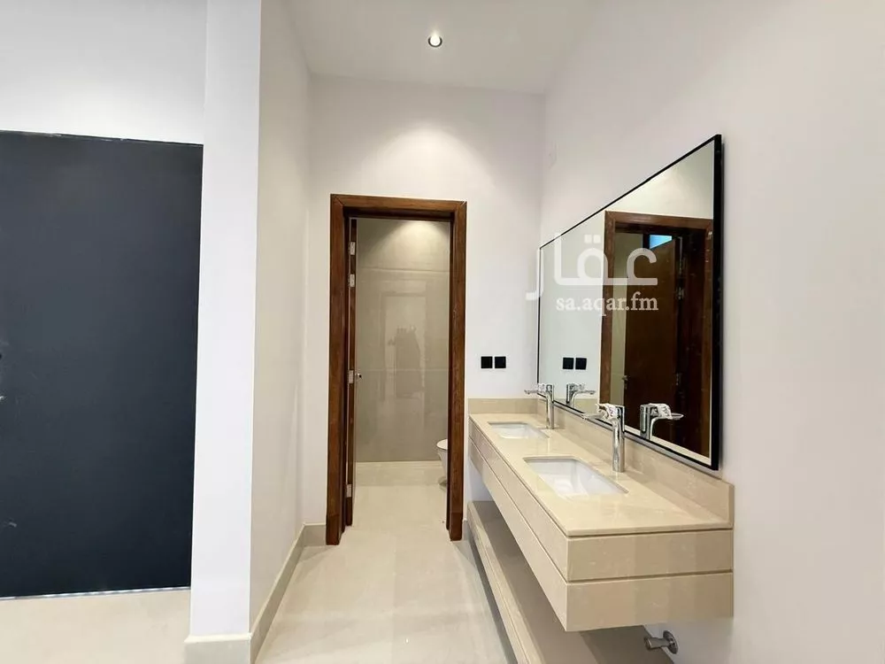 6 bedroom villa in Al Mahdiyyah 9