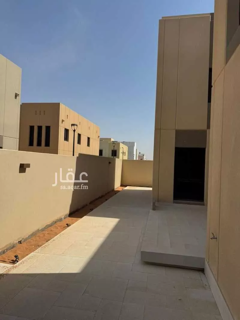 فيلا 5 غرف في سدرة 8