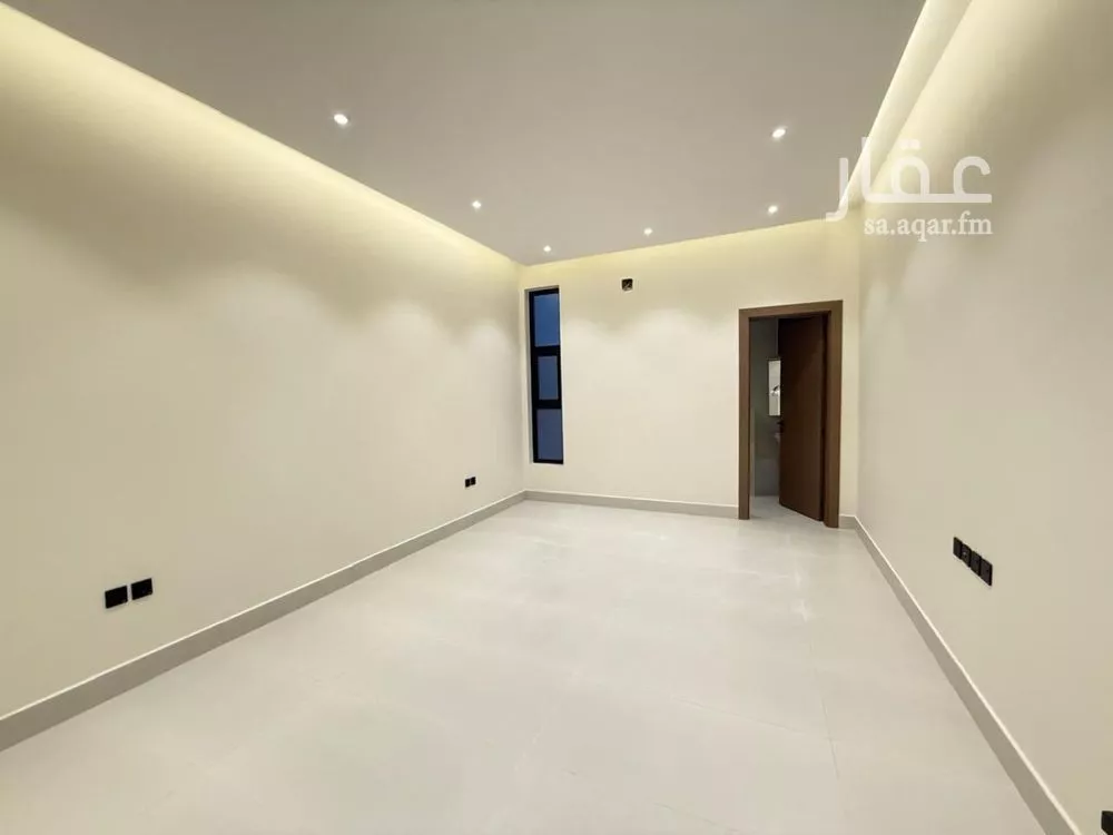 5 bedroom villa in Al Mahdiyyah 17