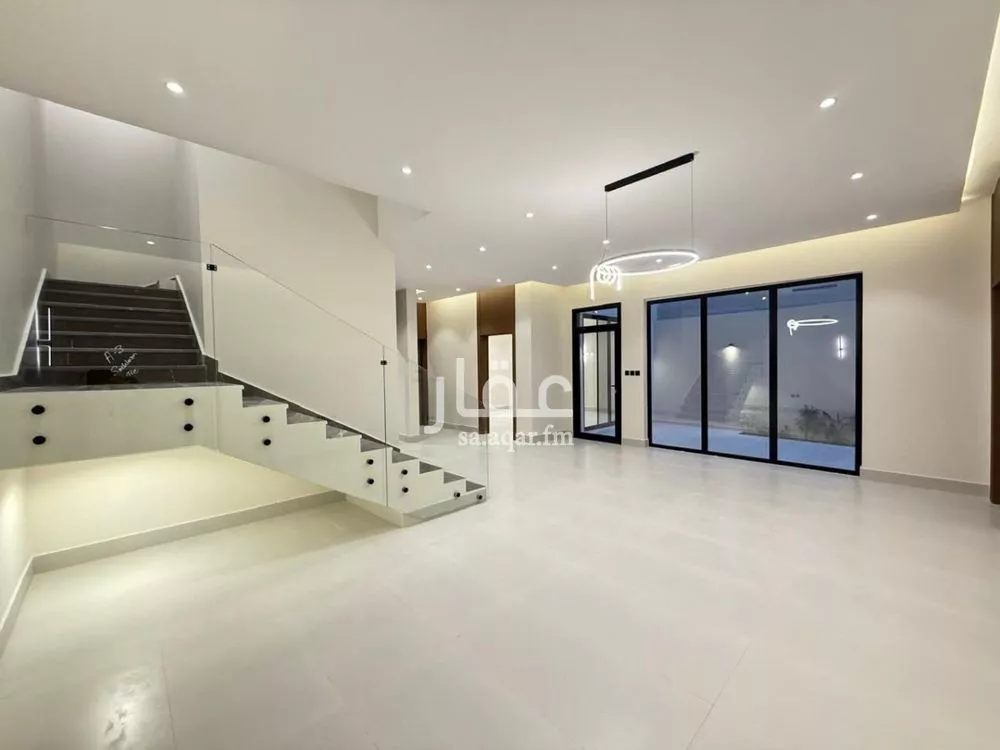 5 bedroom villa in Al Mahdiyyah 3