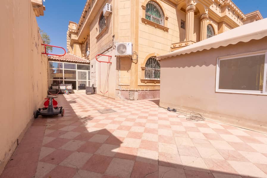 4 bedroom villa in Ishbiliyah, Riyadh 5