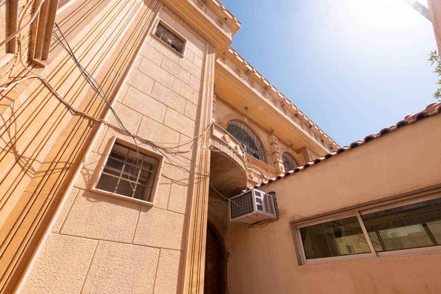 4 bedroom villa in Ishbiliyah, Riyadh 6