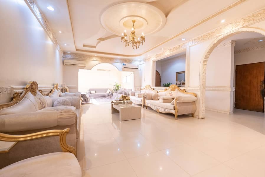 4 bedroom villa in Ishbiliyah, Riyadh 11