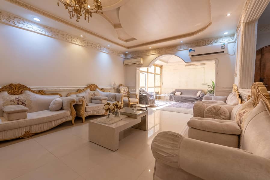 4 bedroom villa in Ishbiliyah, Riyadh 13