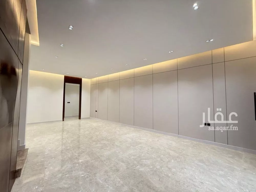 5 bedroom villa in Al Mahdiyyah 17