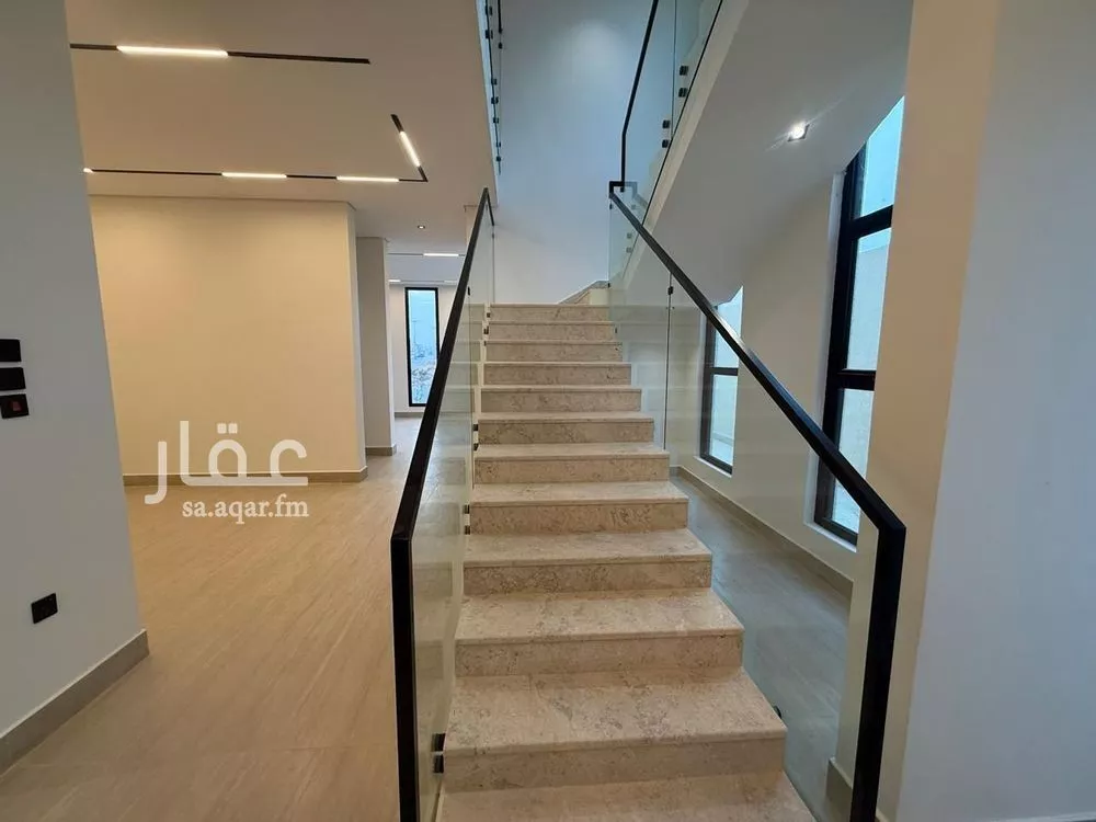 5 bedroom villa in Al Mahdiyyah 11