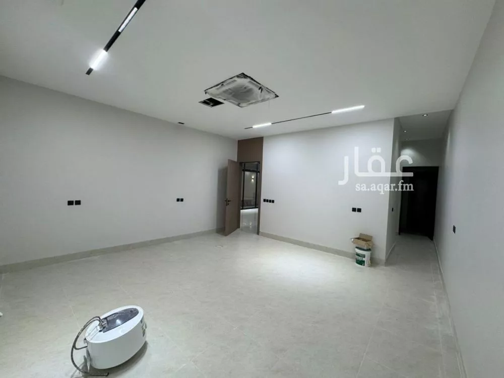 6 bedroom villa in Al Mahdiyyah 3