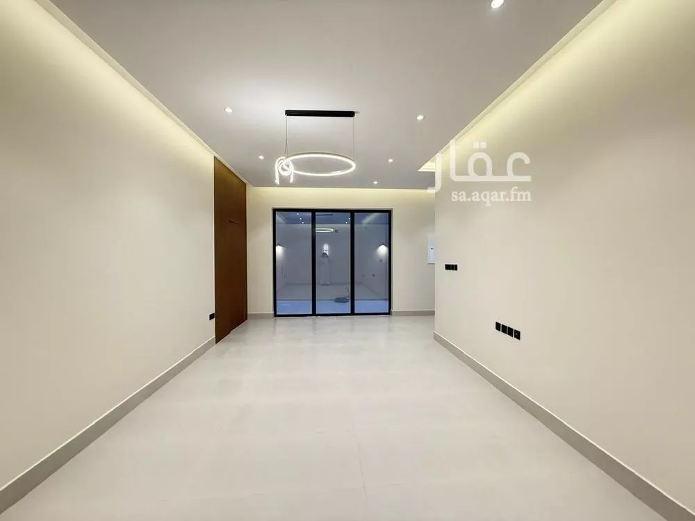 5 bedroom villa in Al Mahdiyyah 3