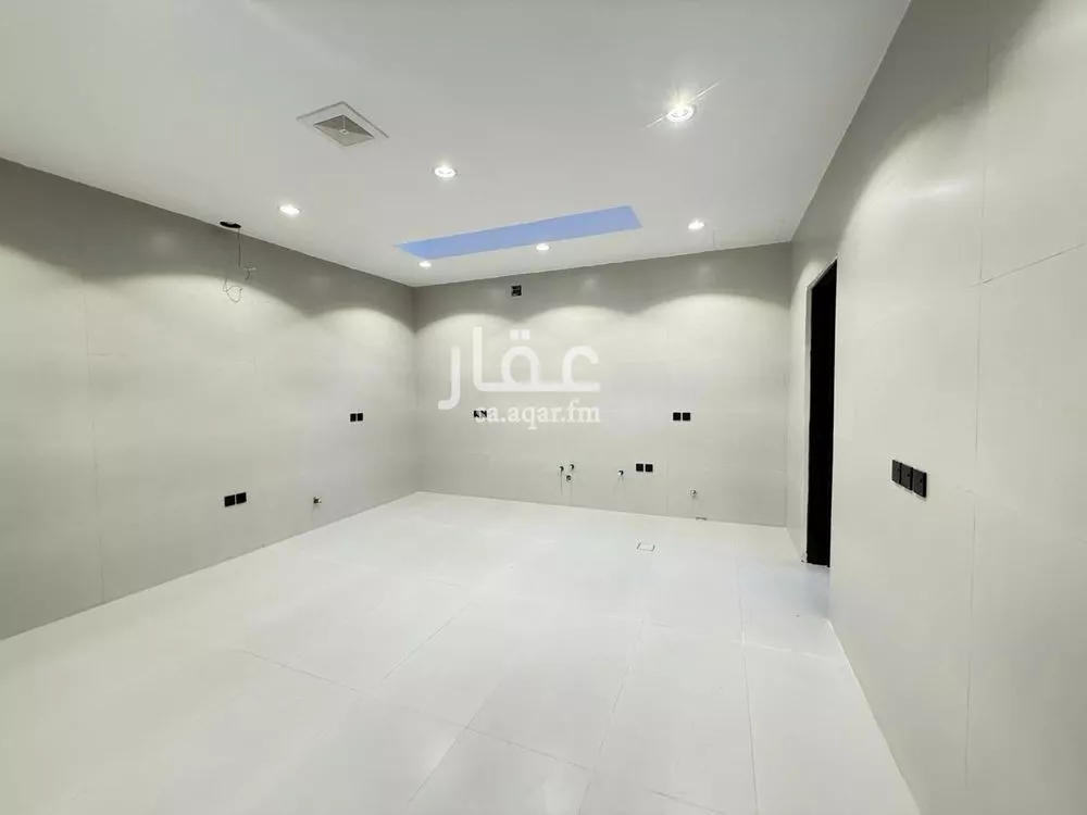5 bedroom villa in Al Mahdiyyah 9