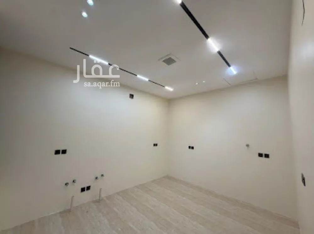 5 bedroom villa in Al Mahdiyyah 3