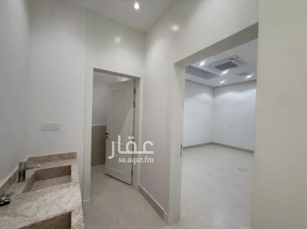 5 bedroom villa in Al Mahdiyyah 6