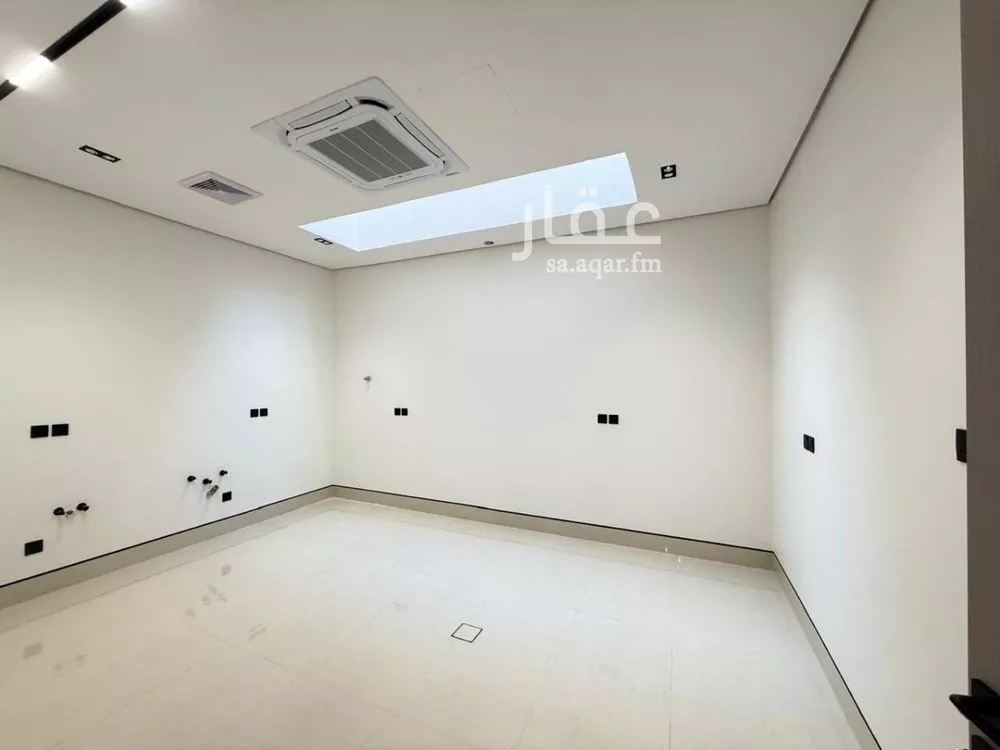 5 bedroom villa in Al Mahdiyyah 23