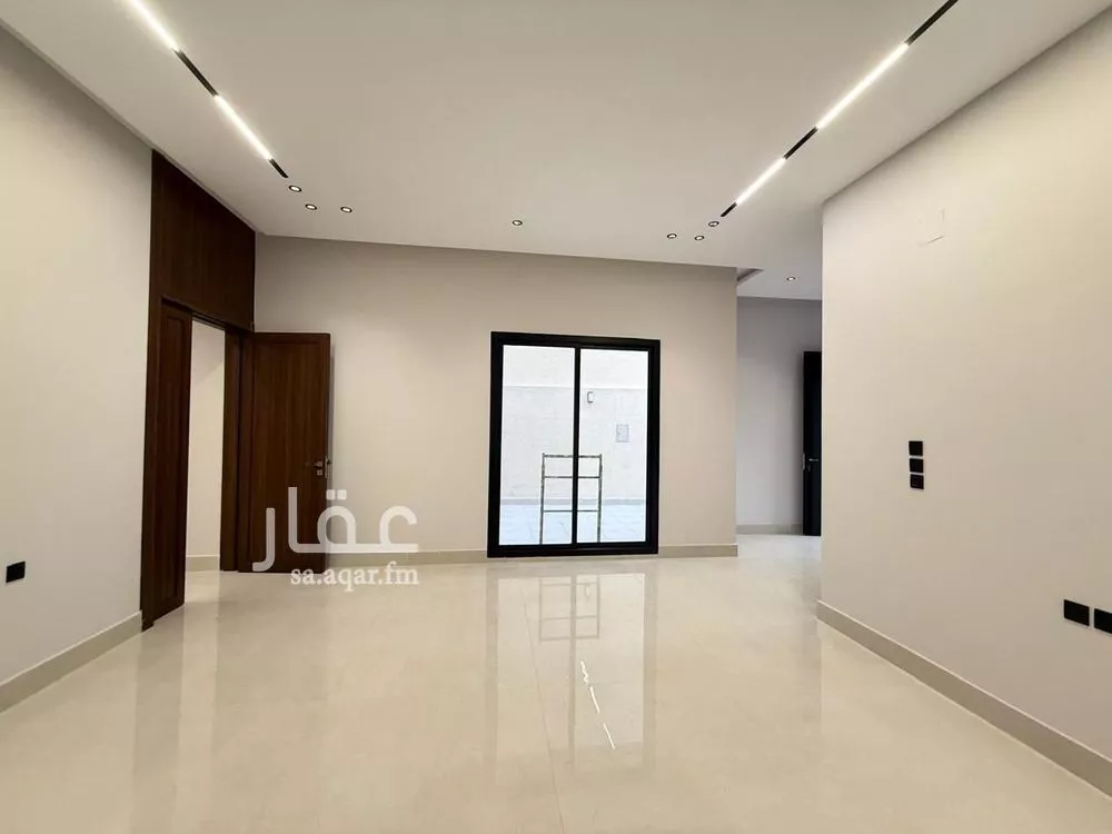 6 bedroom villa in Al Mahdiyyah 2