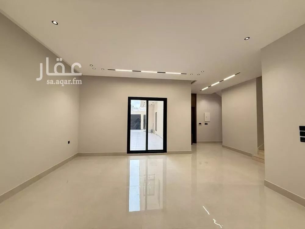 6 bedroom villa in Al Mahdiyyah 24