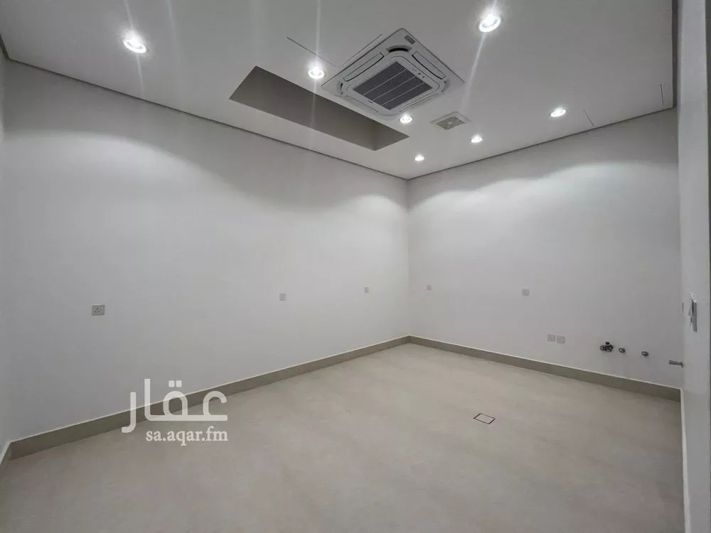 6 bedroom villa in Al Mahdiyyah 9