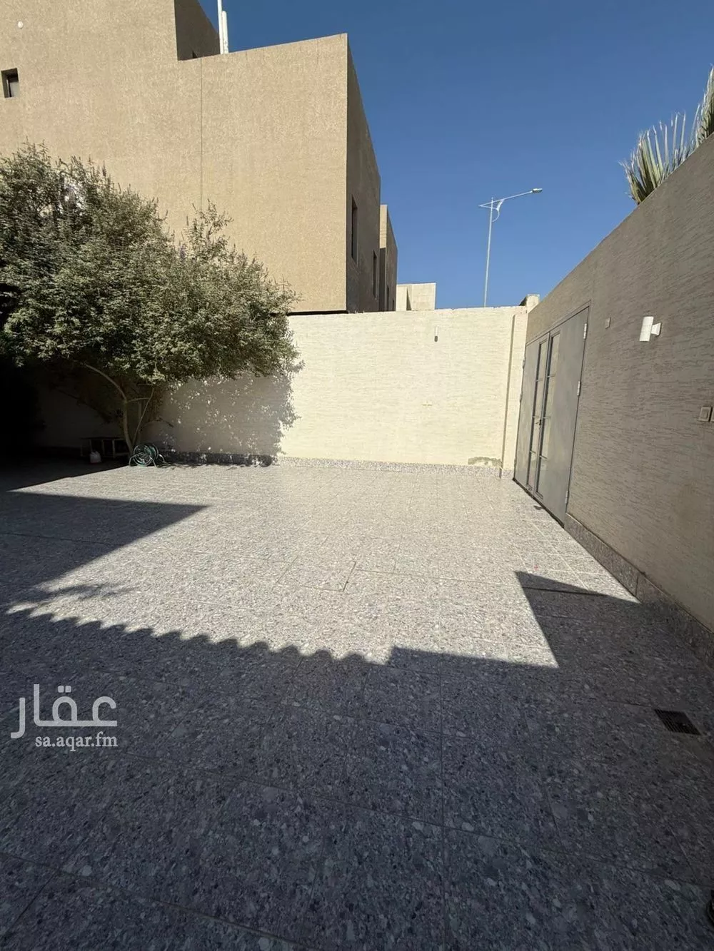 فيلا 6 غرف في النرجس 4