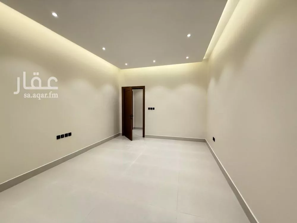 5 bedroom villa in Al Mahdiyyah 8