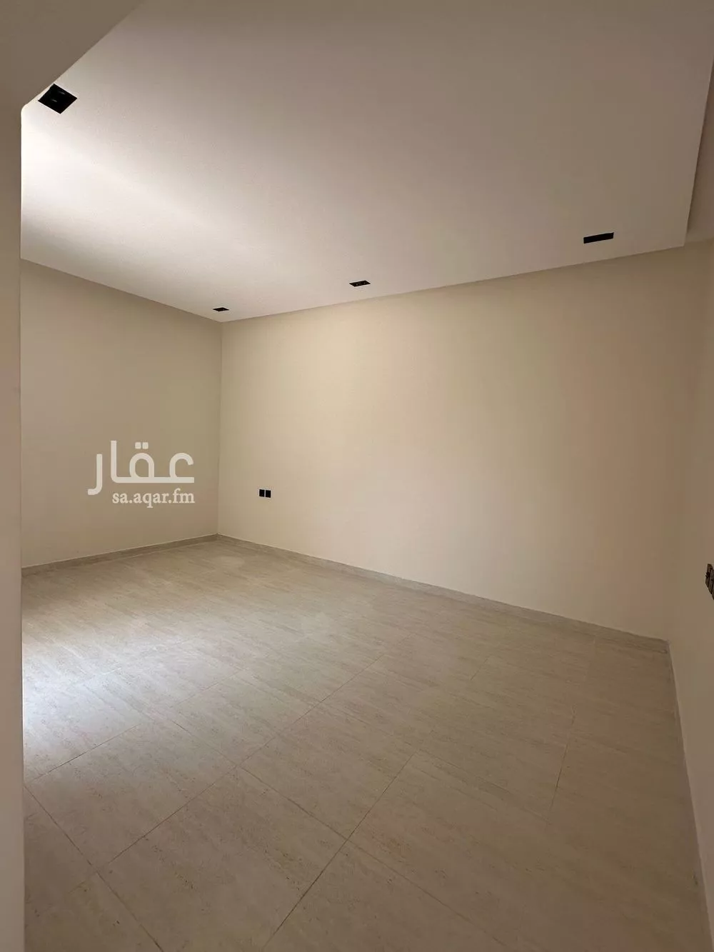 5 bedroom villa in Al Janadriyah 9