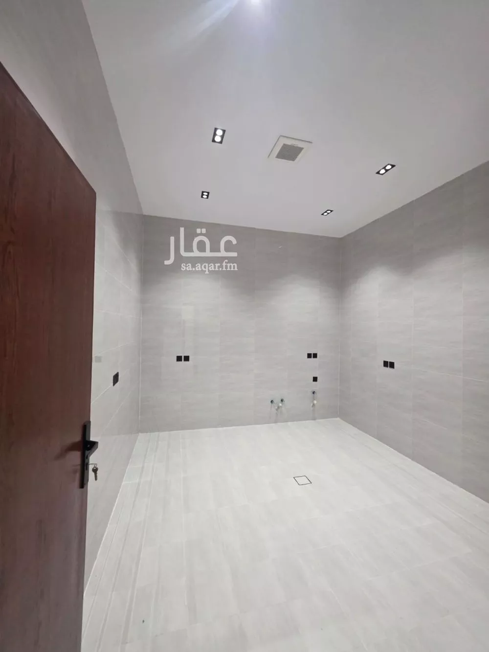 5 bedroom villa in Dhahrat Namar 12