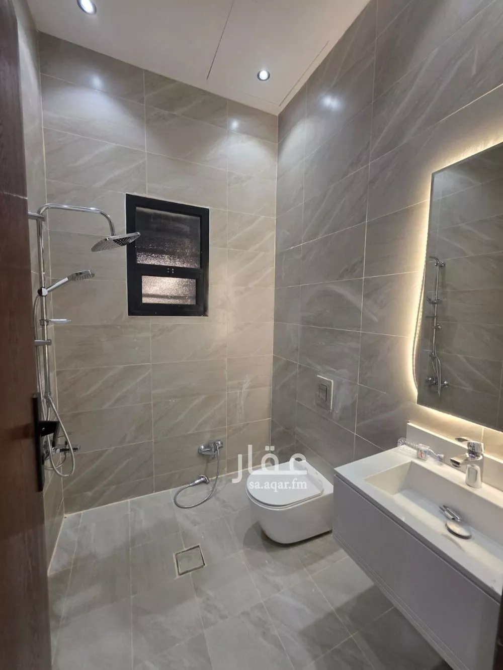 5 bedroom villa in Dhahrat Namar 16