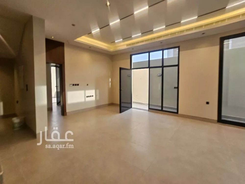 فيلا 5 غرف في العارض 7