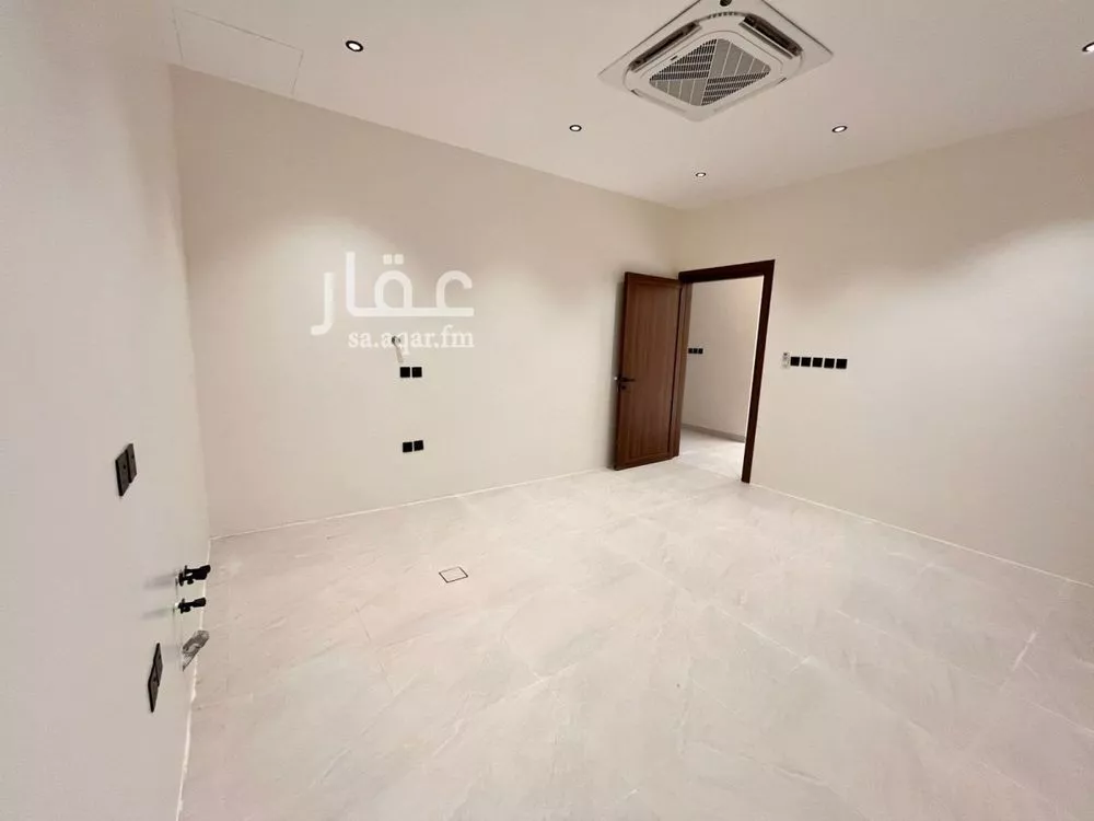 6 bedroom villa in Al Mahdiyyah 11