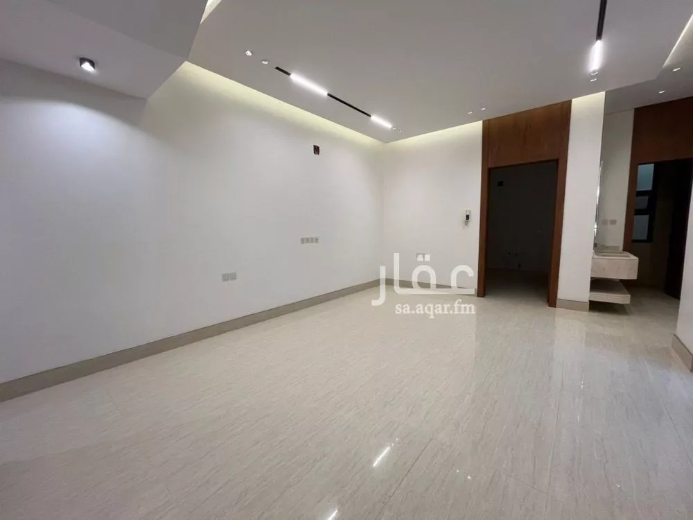 5 bedroom villa in Al Mahdiyyah 6