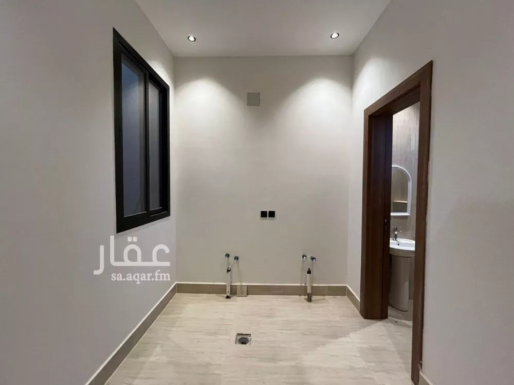 4 bedroom villa in Al Mahdiyyah, Riyadh 15