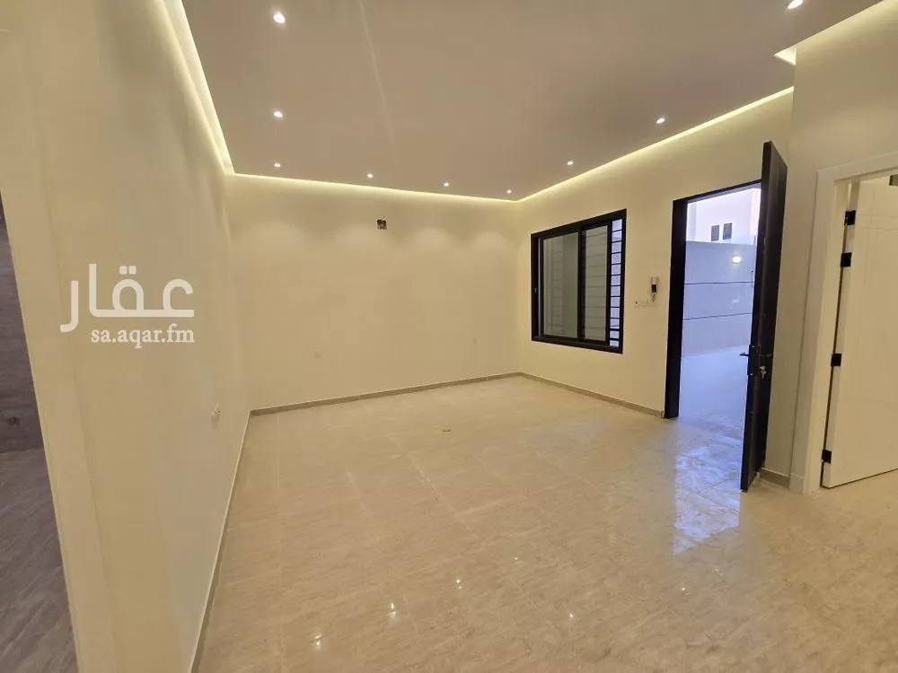 6 bedroom villa in Al Zahrah 2