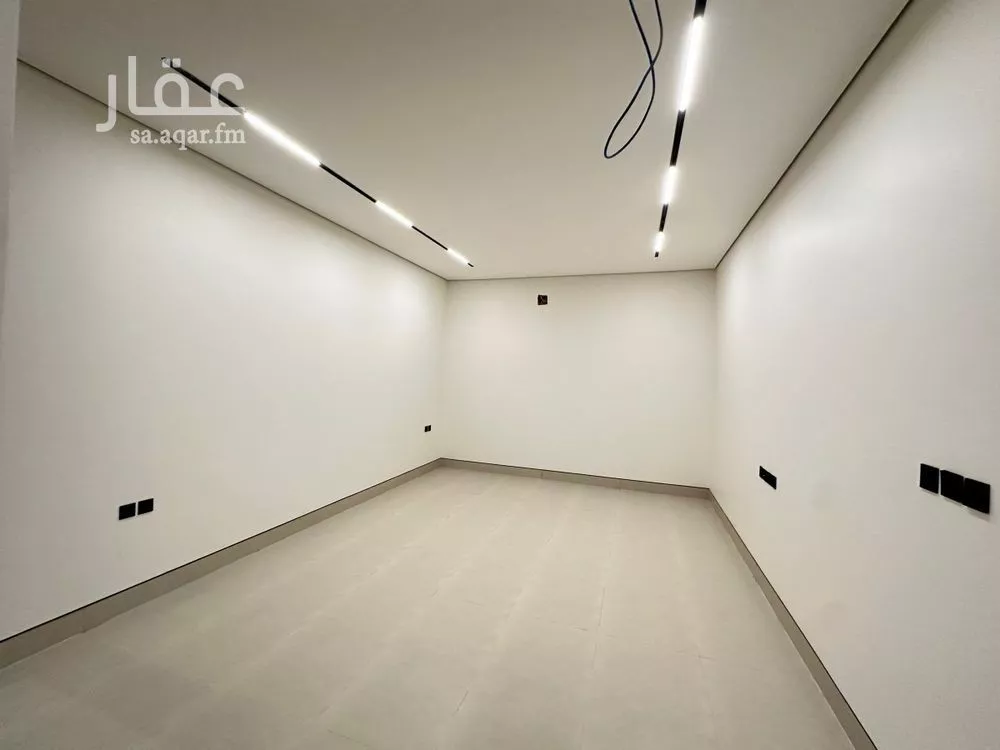 5 bedroom villa in Al Yarmouk 15