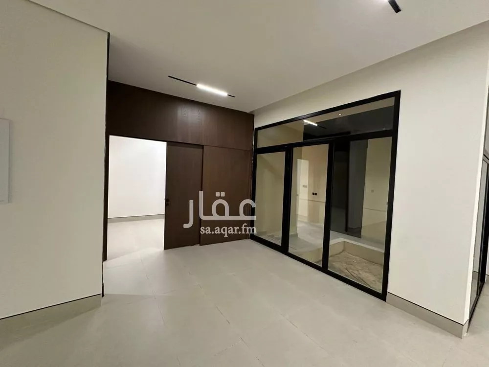 5 bedroom villa in Al Yarmouk 16
