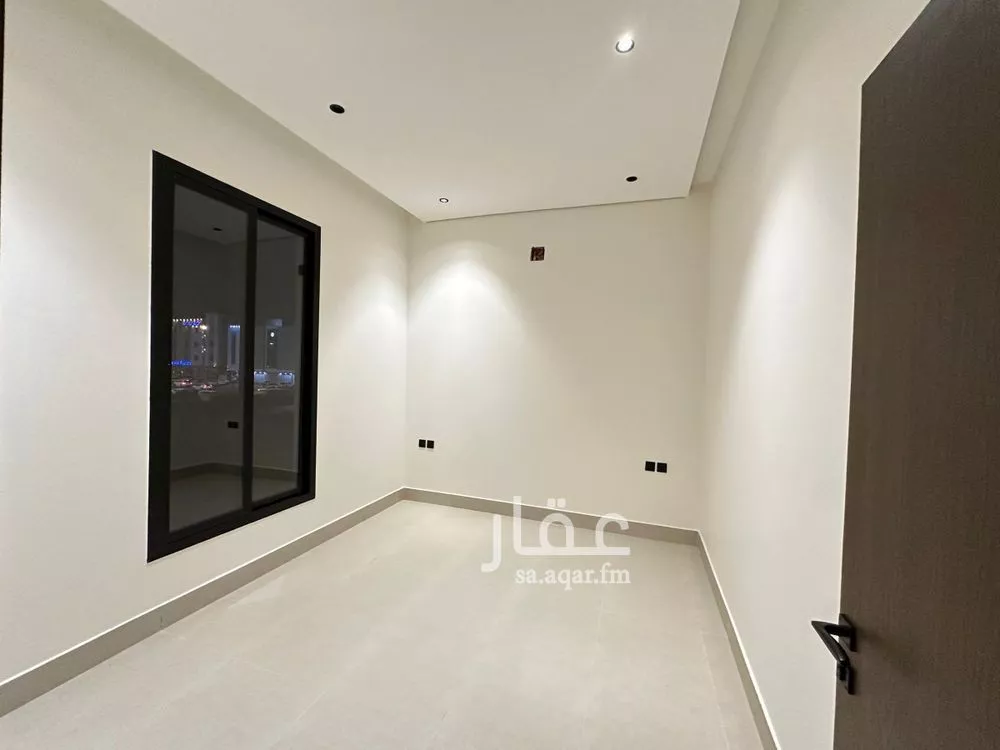 5 bedroom villa in Al Yarmouk 20
